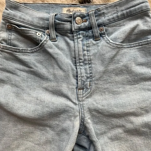 Madewell High-Rise Vintage Straight Jeans – Light Wash – Petite 26 - Picture 3 of 7